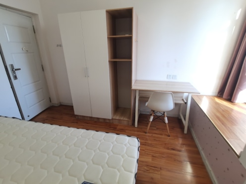 合租·泰华锦城 4居室 东/东南/南/西南卧