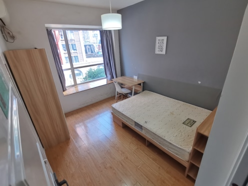 合租·泰华锦城 4居室 东/东南/南/西南卧