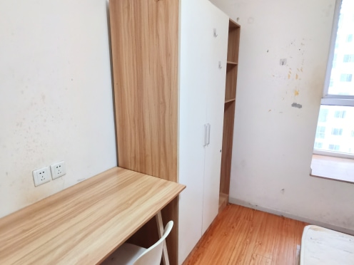 合租·泰华锦城 4居室 东/东南/南/西南卧