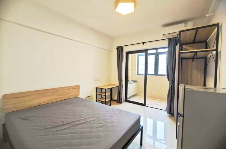 十二月限时特惠，可办居住证，出门即市政BRT，独立阳台大单间