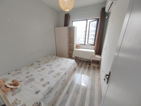 合租·中德英伦联邦A区 4居室 南卧