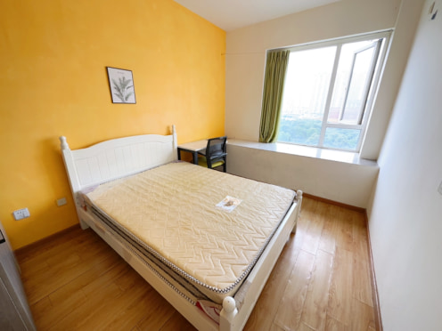 合租·绿地国际花都一期 5居室 南卧