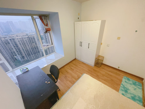 合租·绿地国际花都一期 5居室 东南卧