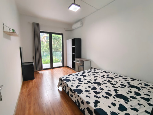 合租·美泉悦府 5居室 东卧