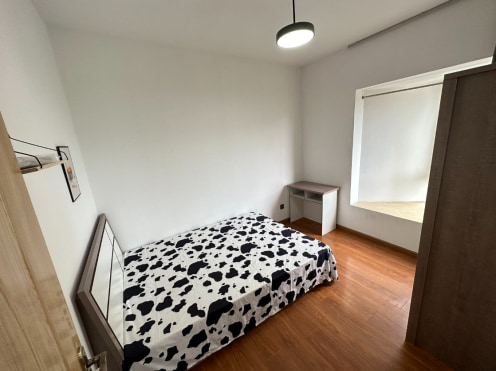 合租·顺江锦苑 5居室 东卧