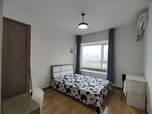 合租·合能珍宝琥珀三期 4居室 东卧