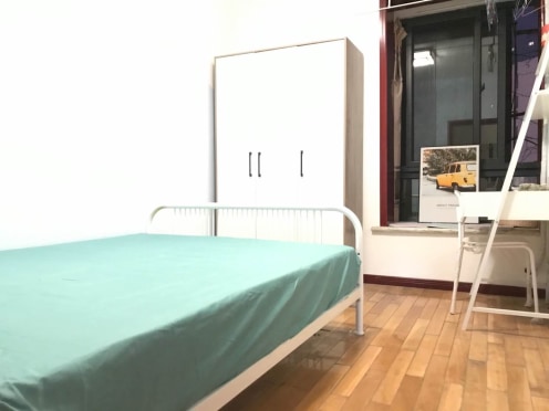 合租·上行汇锦 4居室 东北卧