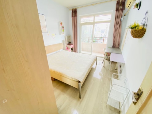 合租·莱茵春天 5居室 东南卧