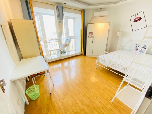 合租·建银大厦 5居室 东北卧