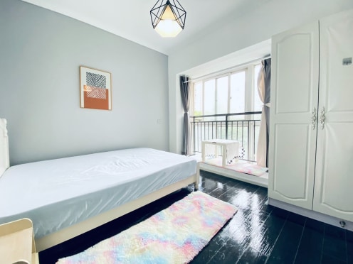 合租·东湖国际 5居室 南/西卧