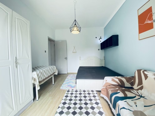 合租·东湖国际 5居室 东北卧