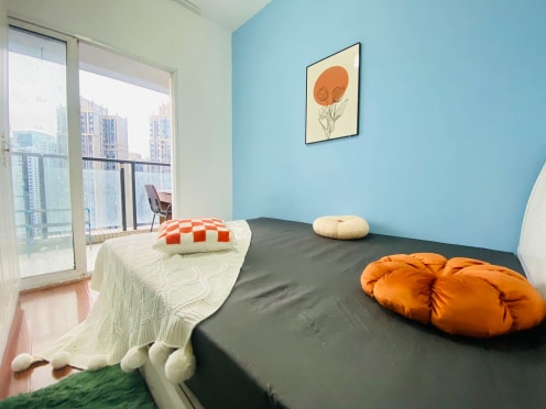 合租·东湖国际 5居室 东北卧