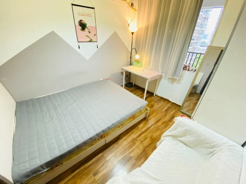 合租·世纪朝阳 5居室 东北卧