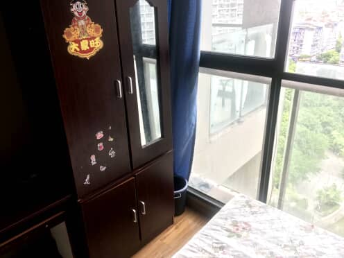 合租·顶峰水岸汇景 5居室 东南卧