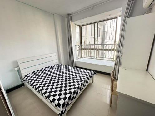 合租·蔚蓝天空大厦 5居室 南卧