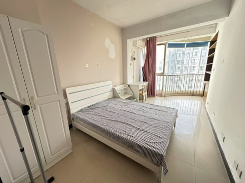 合租·蔚蓝天空大厦 5居室 南卧