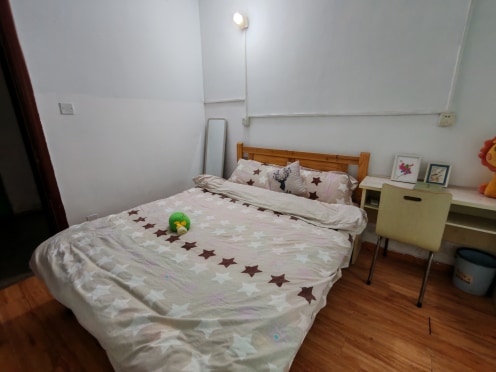 合租·绿地中央广场 5居室 南卧