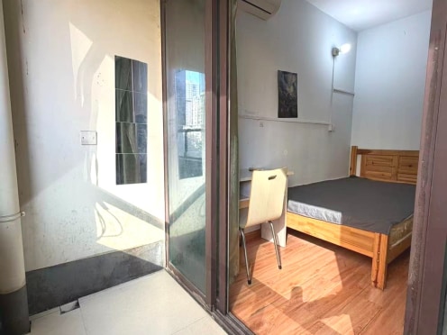 合租·绿地中央广场 5居室 南卧