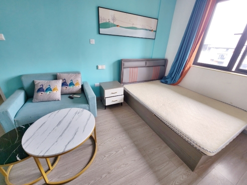 合租·海伦春天 3居室 跃层 南卧