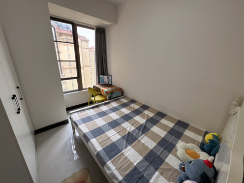 合租·龙光君悦华庭一期 5居室 南卧