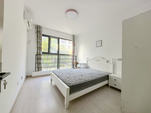 合租·荣域花园 5居室 北卧