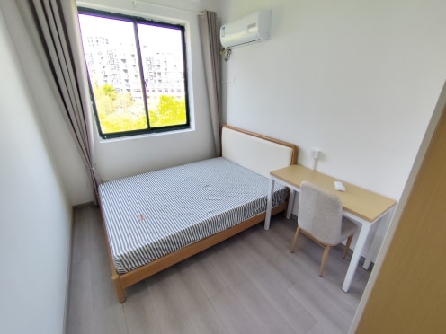 合租·缤纷南国 5居室 南卧