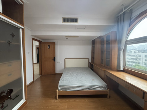 合租·金鸟花园 5居室 复式 南卧