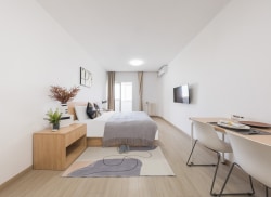 独栋·励业公寓 励业公寓烟台天津南路富士康店 精装修 带阳台，一居室大床房 开间_励业公寓租房