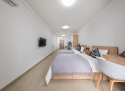 独栋·励业公寓 励业公寓烟台天津南路富士康店 免费健身 精装修 公寓直租无中介一居室双床B 开间_励业公寓租房