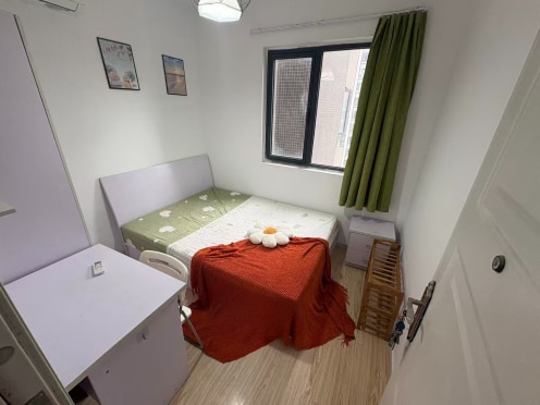 合租·龙湖金楠天街 4居室 东卧