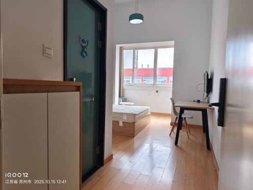 独栋·朗诗寓 吴江店 合租主卧 超大阳台 独立卫浴 无中介费 管家服务 1室1厅