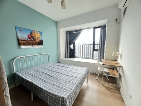 合租·人居盛和林语南区 4居室 南卧