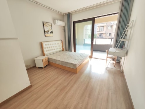 合租·世茂国风 5居室 南卧