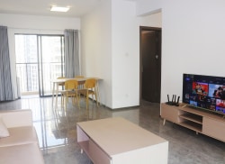 独栋·华庭公寓 峰景湾店 近江门第一幼儿园  可短租 押一付一 采光好 拎包入住  民用水电 地下停车 电梯房 免费网络 3室2厅_华发峰景湾租房