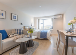 独栋·邻海公寓 九龙湖店 【可提前放行李 年后入住！】东大九龙湖地铁站200米！ 1室1厅_融信城市之窗租房