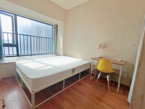 合租·招商中央华城二期 4居室 南卧