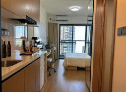 独栋·中海友里公寓 宝龙店 【14号线宝龙站】阳台大开间 独居首选 3.3M长书桌 办公娱乐两不误 开间_中海寰宇珑宸租房