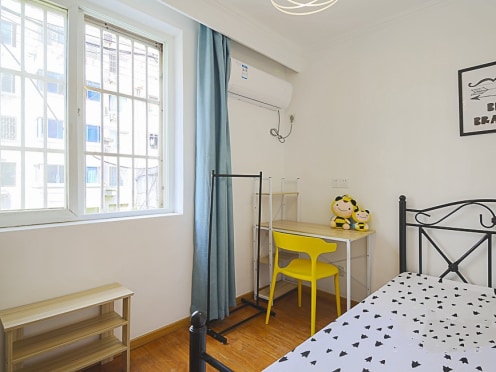 合租·东港新村 3居室 北卧