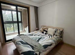 独栋·泊寓 菁英公寓店 【宝藏两居.】朝南户型，商场、电车举步可达，民水民电超安心 2室1厅_山湖湾北区租房