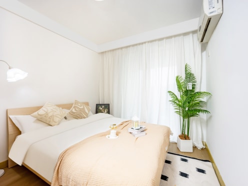 独栋·泊寓 菁英公寓店 【优选四人间】朝南 有轨电车2号线 近商场 民水民电全搞定 2室1厅