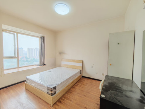 合租·比华利国际城三期 4居室 东卧