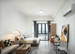 独栋·CCB建融家园 宏鼎国际公寓 支持短租 民水民电  精装一居室  朝南看山半窗一居室 开间_翁角路租房