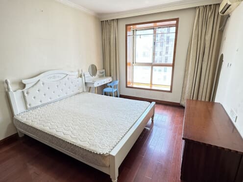 合租·奥体中心公寓 4居室 南卧