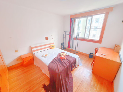 合租·东港新村 3居室 南卧