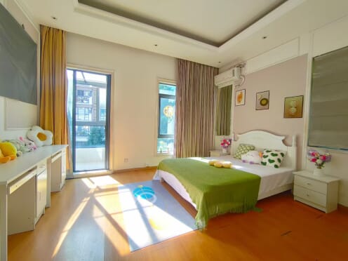 合租·中海星湖国际 6居室 南卧