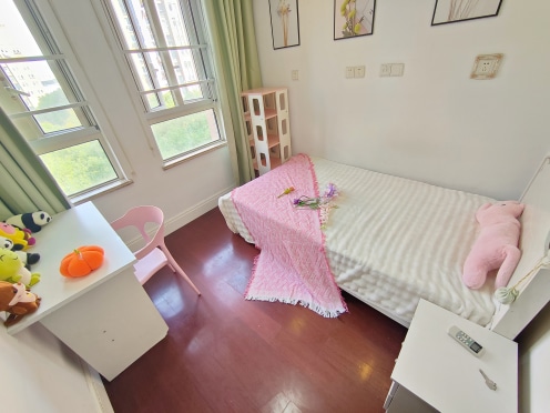 合租·中央景城 5居室 北卧