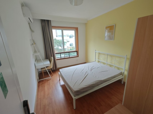 合租·名人苑 5居室 南卧