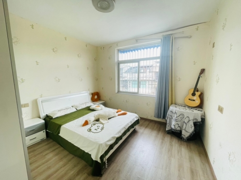 合租·中央花园二期 5居室 东卧