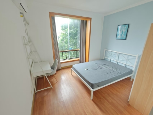 合租·名人苑 5居室 南卧