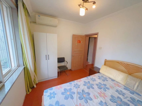 合租·化八院 5居室 东南卧